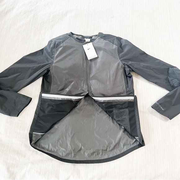 Nike Storm-FIT ADV Down-Fill Run Division Women's Black Running Jacket - Picture 4 of 16